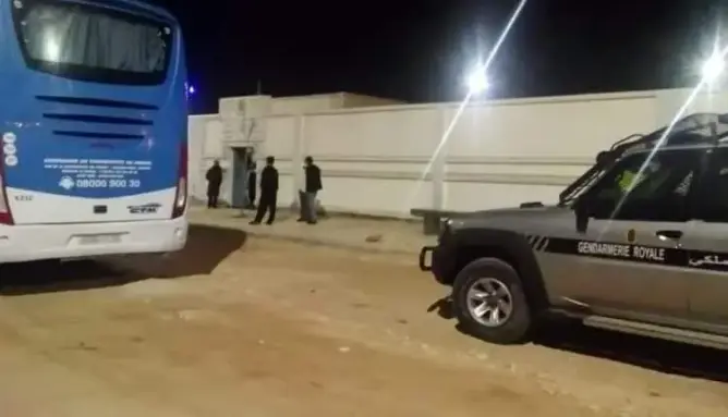 في طريقه إلى أسرته بتيزنيت.. وفاة ثلاثيني داخل حافلة ضواحي طرفاية