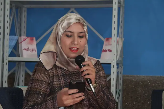 الشاعرة منى لعرج: ديوان “ظلال الوجع”.. عناق الواقع لعالم متخيل