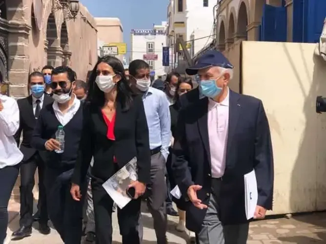 وزيرة السياحة والمستشار الملكي
