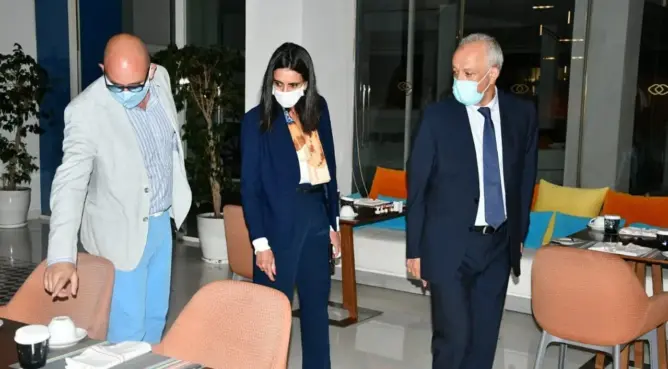 استعدادا لفتح الفنادق والمراكز السياحية بالشمال.. الوزيرة العلوي تجتمع بمسؤولي الجهة (صور)