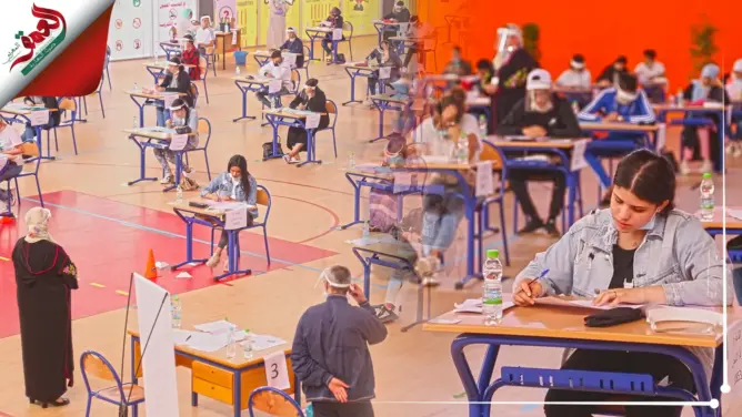 هكذا اجتاز تلاميذ الباكالوريا اليوم الأول للامتحانات داخل قاعة رياضية كبرى (فيديو)