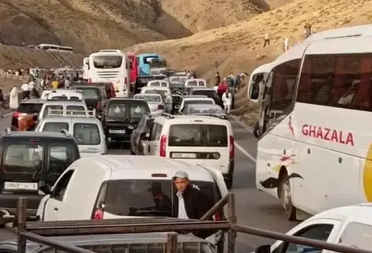 ليلة الهروب الكبير .. طوابير مزدحمة وحوادث سير واحتجاجات ضد الإغلاق (صور وفيديو)
