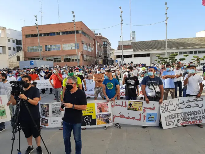 مهاجرون مغاربة يخرجون في مسيرة حاشدة بإسبانيا ضد العنصرية