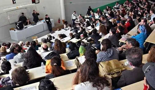 بسبب حرمانهم من المنحة.. طلبة الدكتوراه يراسلون الديوان الملكي
