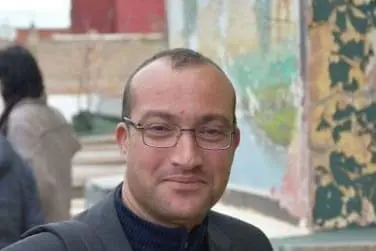 تلاميذ أطفال ينتظرهم الشارع