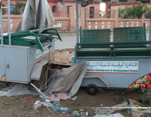 كلفت ميزانية مهمة.. رمي عربات المبادرة الوطنية في أحد أسواق أزيلال (فيديو)