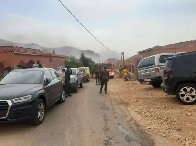 الجهود متواصلة لاحتواء حريق أكبر واحة بتزنيت .. والمناخ يمنع تدخل الطائرات (صور)