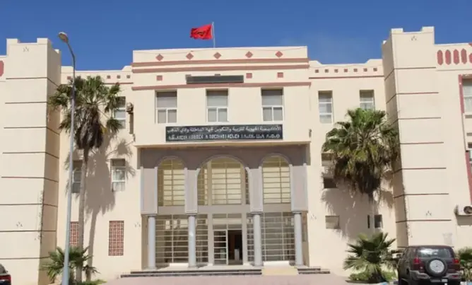 ست نقابات تعبر عن قلقها إزاء “اختلالات” بأكاديمية التعليم بالداخلة