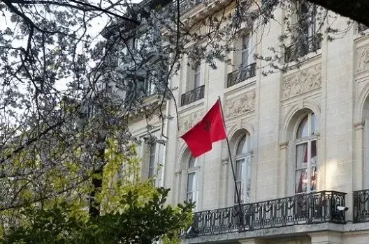 مغاربة مقيمون بتركيا يشتكون من توقف خدمات قنصلية المملكة باسطنبول