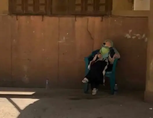بعد غياب دام 18 عاما .. نجاة الصغيرة تظهر بـ”النقاب” وتثير جدلا (صور)