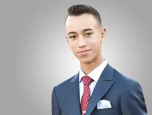 ولي العهد الأمير مولاي الحسن يكمل عامه العشرين