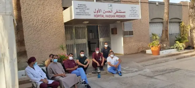 ممرضون وأطباء بجناح “كوفيد19”  يفترشون أرضية مستشفى تيزنيت