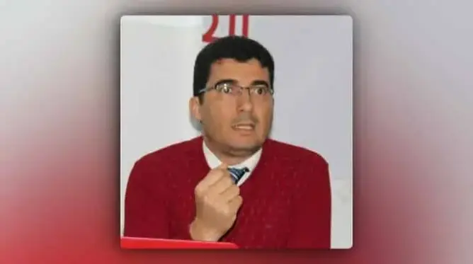 باحث مغربي