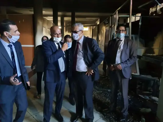 اندلاع حريق بأحد أجنحة المحكمة الابتدائية بسلا.. ووزير العدل يتفقد المكان (صور)