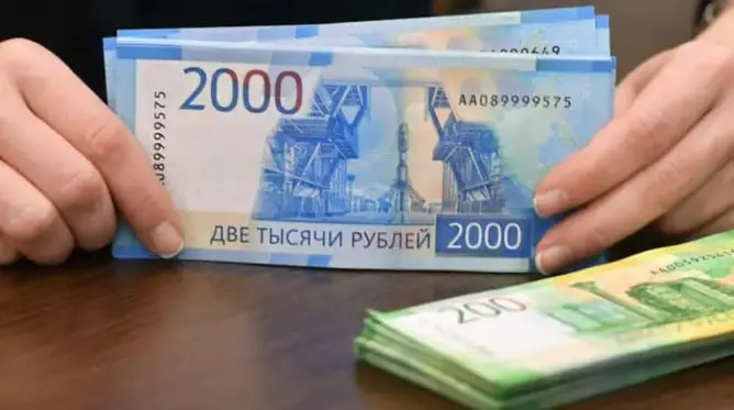 بعد إعلان بوتين عن أول لقاح ضد كورونا.. العملة الروسية ترتفع أمام الدولار واليورو