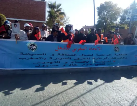 عمال الصيانة والأمن الخاص بالطرق السيارة