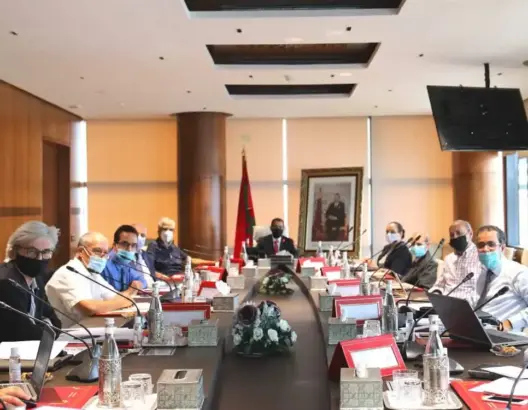 العثماني يجتمع بخبراء اقتصاديين مغاربة ويرحب باقتراحاتهم لمواجهة تداعيات كورونا