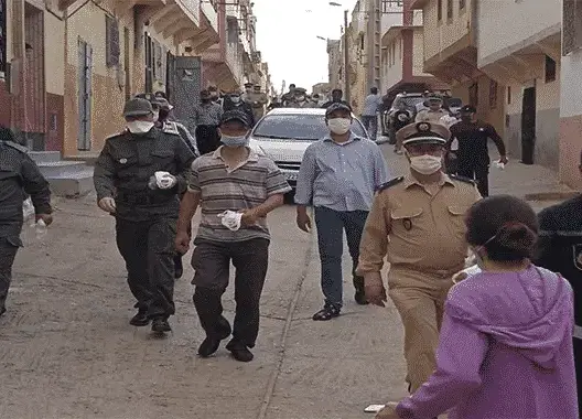 توزيع 4000 كمامة في حملة تحسيسية للحد من انتشار كورونا بالحاجب(صور)