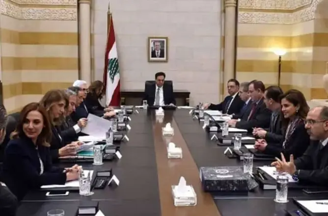 رئيس الوزراء اللبناني يعلن عن استقالة جماعية لحكومته