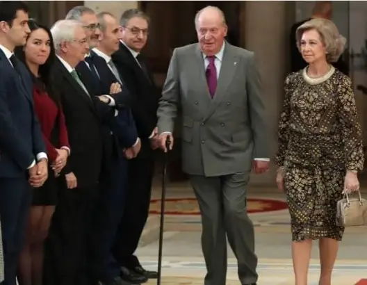 ملك إسبانيا السابق يغادر بلاده إلى المنفى بعد التحقيق معه في شبهات فساد