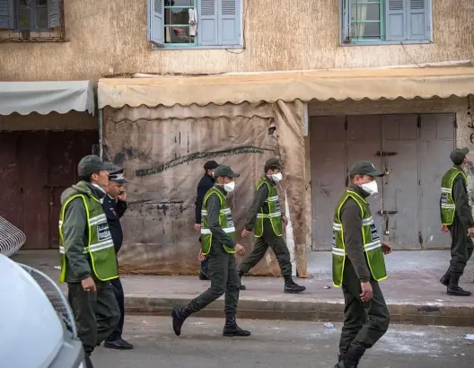 بمكبرات الصوت.. سلطات الرباط تُخبر أصحاب محلات بوجوب إقفالها في التاسعة مساء