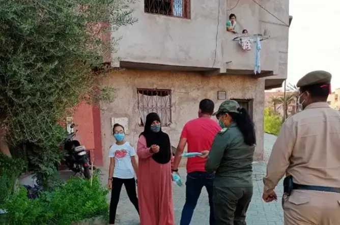 توزيع الكمامة