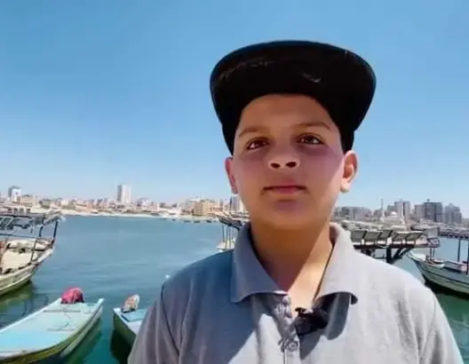 عبد الرحمن يغني الراب في غزة