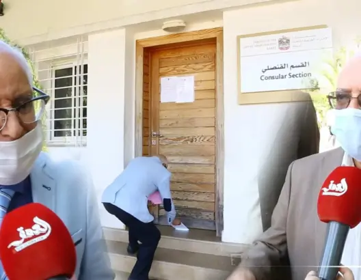 رسالة من تحت باب سفارة الإمارات وترحيب فلسطيني.. مغاربة يرفضون اتفاق “العار” بطريقتهم (فيديو)