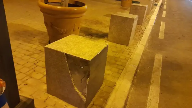 مكعبات رخامية تتعرض للتخريب بمركز مدينة تفراوت