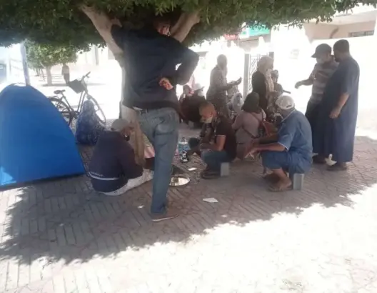 محتجون يقتحمون إدارة “العمران” بتزنيت ويقررون خوض اعتصام مفتوح أمامها