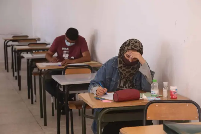 أساتذة يطالبون باستثنائهم من حراسة الجهوي ومديرية مكناس: لا شيء يثبت إصابة المدير بكورونا