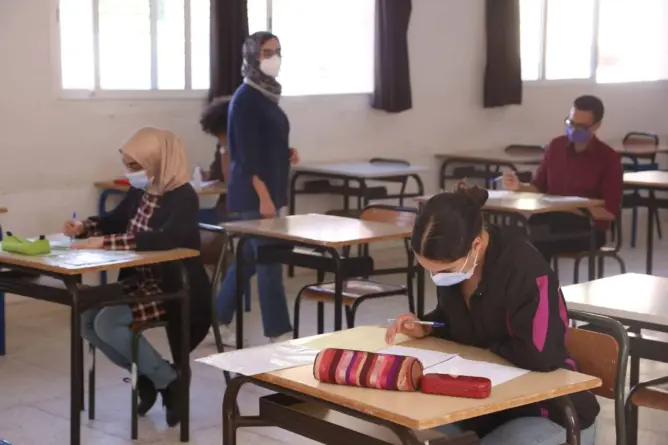 ظلت تُدرس تلاميذتها وهي مصابة بكورونا.. تأخر نتائج فحص أستاذة يثير ضجة ببني ملال