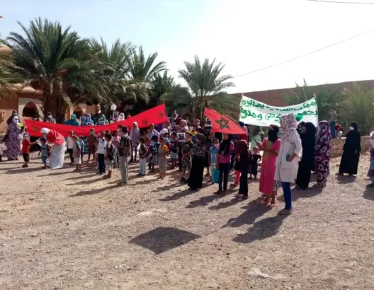 بينهم أطفال .. احتجاجات بترناتة ضواحي زاكورة للمطالبة بإحداث مدرسة عمومية