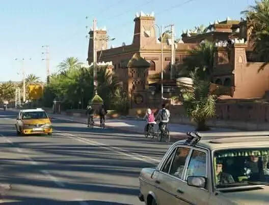 بسبب غلاء المحروقات.. أرباب سيارات الأجرة الصغيرة بزاكورة يقررون رفع التسعيرة