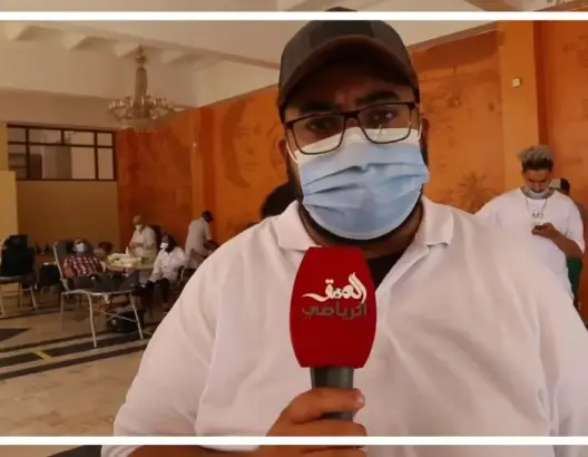 في بادرة إنسانية.. جماهير حسنية أكادير تتبرع بدمائها بشعار “دمي لبلدي” (فيديو)
