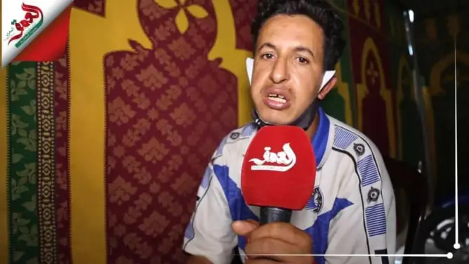 مصطفى.. شاب خارق للعادة يأكل الزجاج والشوك ويدخل الأفران ويدعي علاج أمراض مزمنة (فيديو)