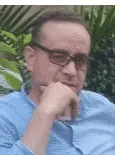 حينما هتف صاحبي في الشارع العام: يعيش قصب السكر ويسقط الهامبرغر!