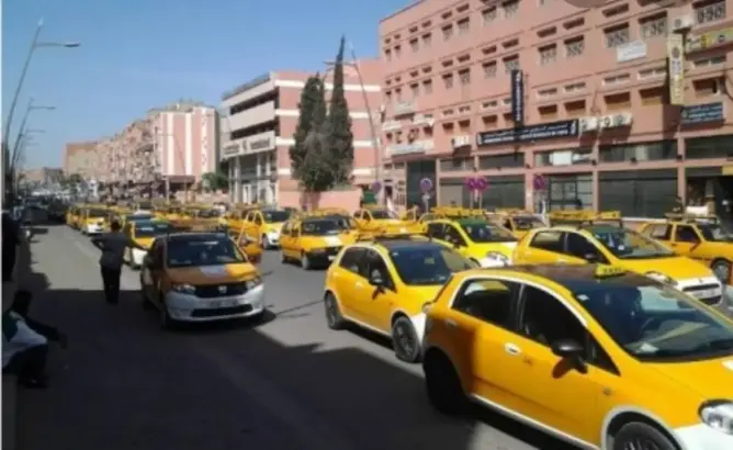 سيارات الأجرة تقرر خوض احتجاج ببني ملال.. وتدعو للتراجع عن قرار عاملي