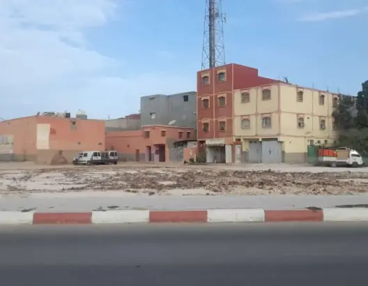 مجلس جماعة “أيت ملول” في مرمى انتقادات الشباب بعد حرث ملعب (صور)