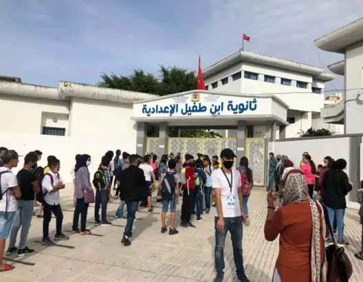 “طنجة مدينتي” تشرف على تحسيس تلاميذ “ابن طفيل” بمخاطر “كورونا” (صور)