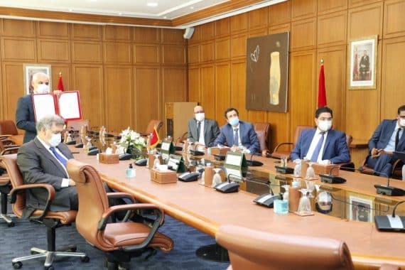 المغرب يوقع مذكرة تفاهم لاقتناء لقاحات ضد "كورونا" تنتجها "إر-فارم"