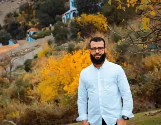 بعد جدل دعم الفنانين.. الشاب “رزقي”: كلما تذكرت أنني كنت مغنيا يملأ قلبي الحسرات