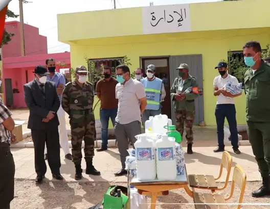 السلطات توزع مواد التعقيم على المؤسسات التعليمية بأيت بوبيدمان بالحاجب (فيديو)