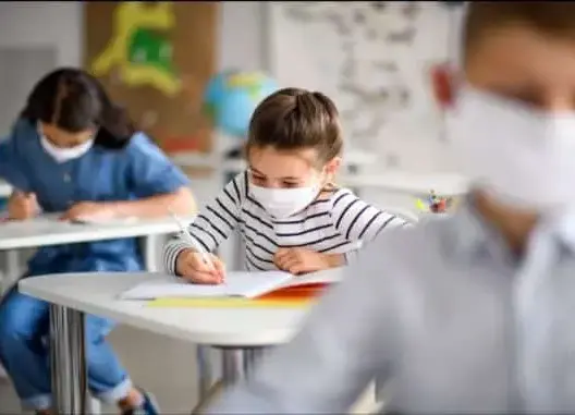 فيروس كورونا يتسلل إلى جسد أستاذ بمراكش.. وتعليق الدراسة لمخالطيه