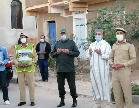 أئمة ومرشدون بميدلت يقومون بحملة توعية ويوزعون الكمامات في الشارع (صور)