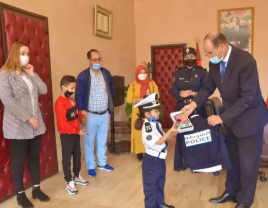 بعد عبرت عن حبها لجهاز السلطة.. ولاية أمن بني ملال تحتفي بطفلة وتمنحها الزي الرسمي (صور)