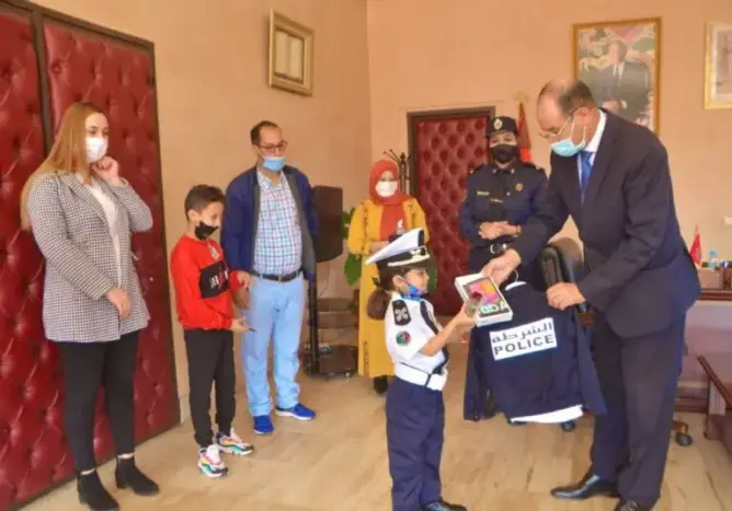 بعد عبرت عن حبها لجهاز السلطة.. ولاية أمن بني ملال تحتفي بطفلة وتمنحها الزي الرسمي (صور)
