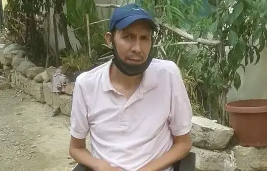 أربعيني يوجه نداء للمحسنين.. حادثة أقعدته على كرسي متحرك