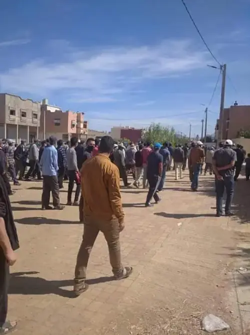 في وقفة احتجاجية… كسابة حد بوحسوسن بخنيفرة يطالبون بإعادة فتح سوق الماشية (صور)