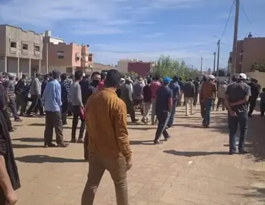 في وقفة احتجاجية… كسابة حد بوحسوسن بخنيفرة يطالبون بإعادة فتح سوق الماشية (صور)